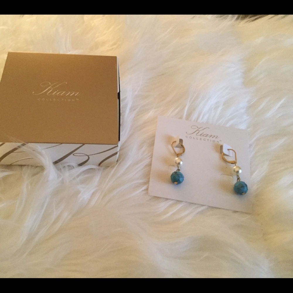 Lia Sophia Earrings - Picture 2 of 3